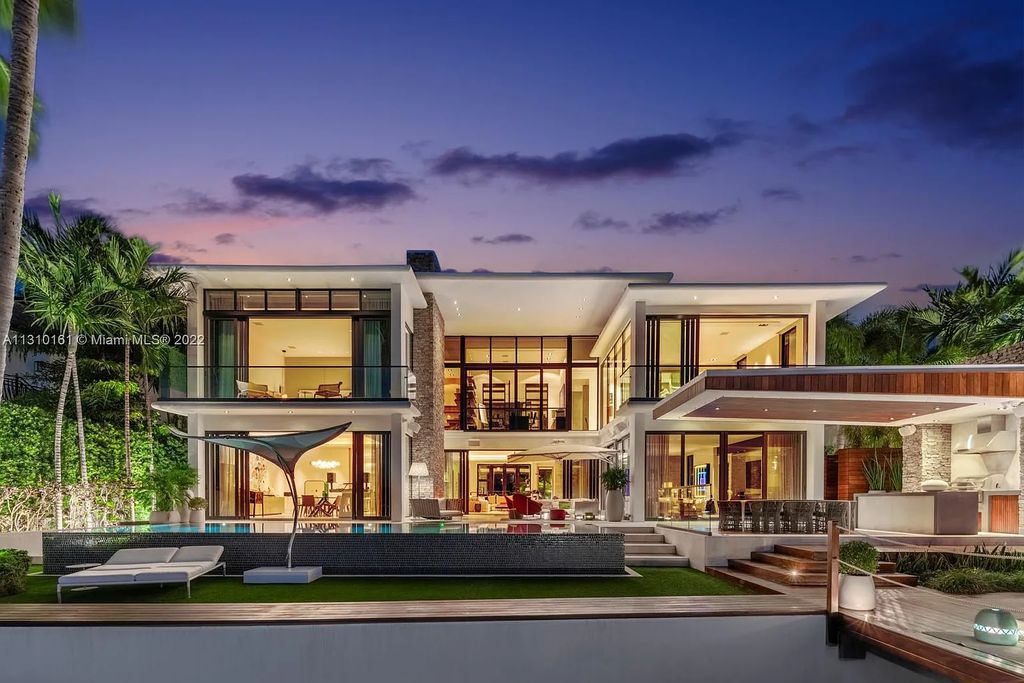 Exquisite Waterfront Residence On Venetian Island, Miami Beach 