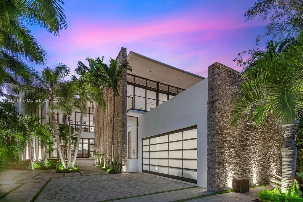 This stunning Venetian Island waterfront home located 420 W Rivo Alto Dr, Miami Beach, FL, boasts luxurious finishes. The tropical modern residence showcases a series of architectural scenes with seamless indoor-outdoor living, incorporating natural elements and offering breathtaking wide bay westerly sunsets