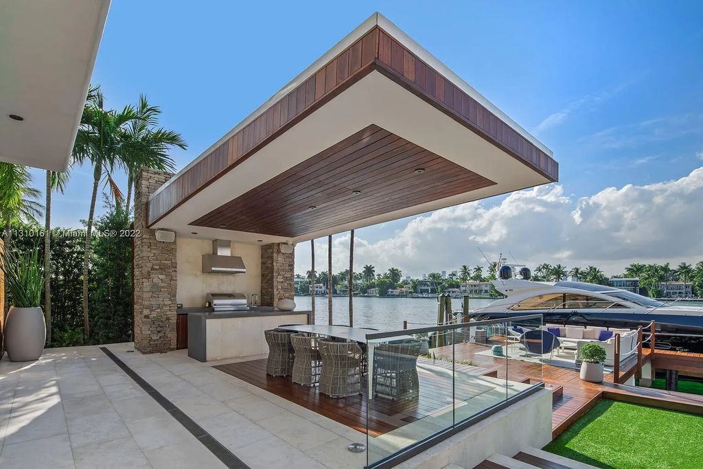 This stunning Venetian Island waterfront home located 420 W Rivo Alto Dr, Miami Beach, FL, boasts luxurious finishes. The tropical modern residence showcases a series of architectural scenes with seamless indoor-outdoor living, incorporating natural elements and offering breathtaking wide bay westerly sunsets