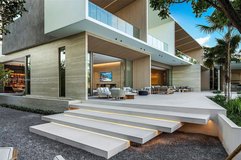 Located at 98 La Gorce Circle, Miami Beach, Florida, the extraordinary Villa Arte by Aquablue Group is situated on the exclusive La Gorce Island. The villa boasts astounding water features and an imposing entrance made of bronze, book-matched travertine, and Japanese white oak. Inside, the interior is unrivaled, featuring finishes in leather, marble, and luxurious wall coverings that have been handcrafted by Italian artisans.