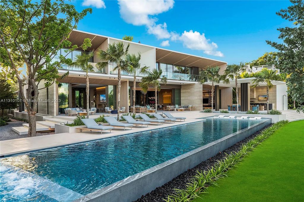 Located at 98 La Gorce Circle, Miami Beach, Florida, the extraordinary Villa Arte by Aquablue Group is situated on the exclusive La Gorce Island. The villa boasts astounding water features and an imposing entrance made of bronze, book-matched travertine, and Japanese white oak. Inside, the interior is unrivaled, featuring finishes in leather, marble, and luxurious wall coverings that have been handcrafted by Italian artisans.