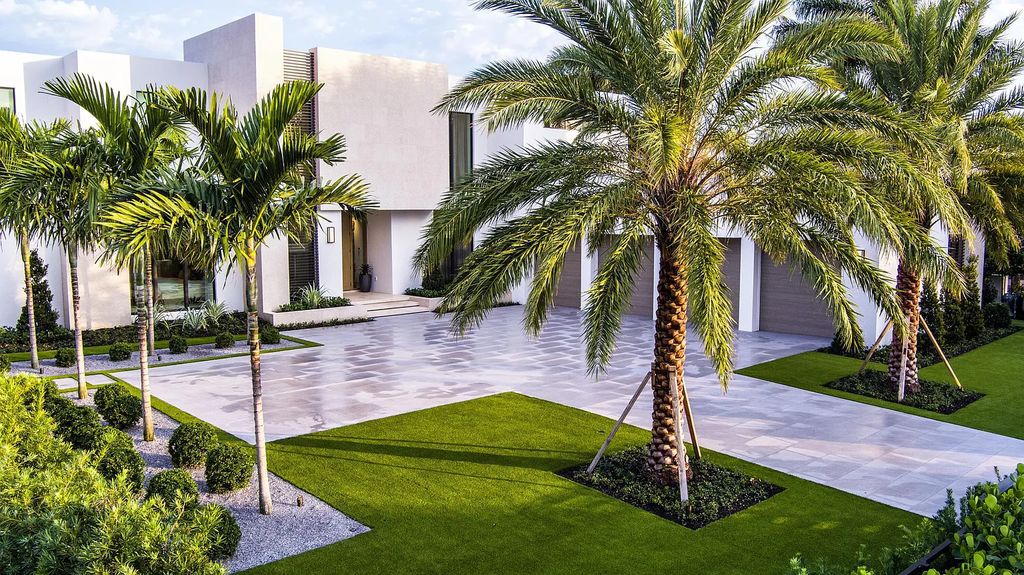 1099 Spanish River Rd, Boca Raton, Florida. New Gated Architectural Intracoastal Masterpiece on Boca Raton's sought-after Spanish River Road in 'The Estate Section' by renowned Builder JH Norman and the famed Brenner Architectural Group. Clean and crisp lines execute modern living at this top-tier level of style. A short distance to The Boca Raton & Beach Club