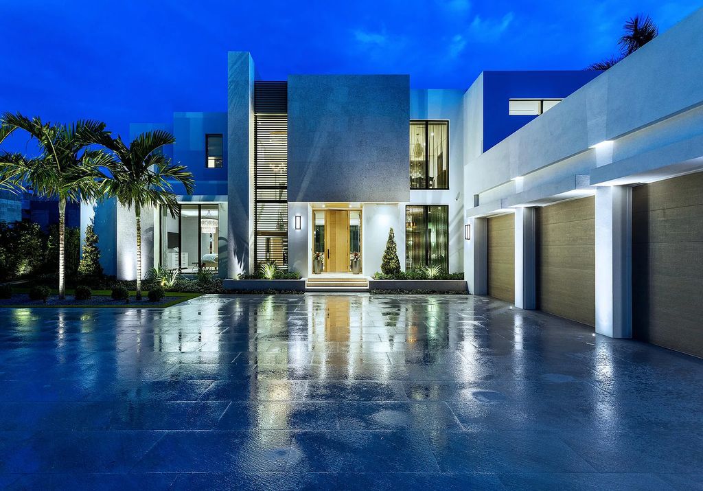 1099 Spanish River Rd, Boca Raton, Florida. New Gated Architectural Intracoastal Masterpiece on Boca Raton's sought-after Spanish River Road in 'The Estate Section' by renowned Builder JH Norman and the famed Brenner Architectural Group. Clean and crisp lines execute modern living at this top-tier level of style. A short distance to The Boca Raton & Beach Club