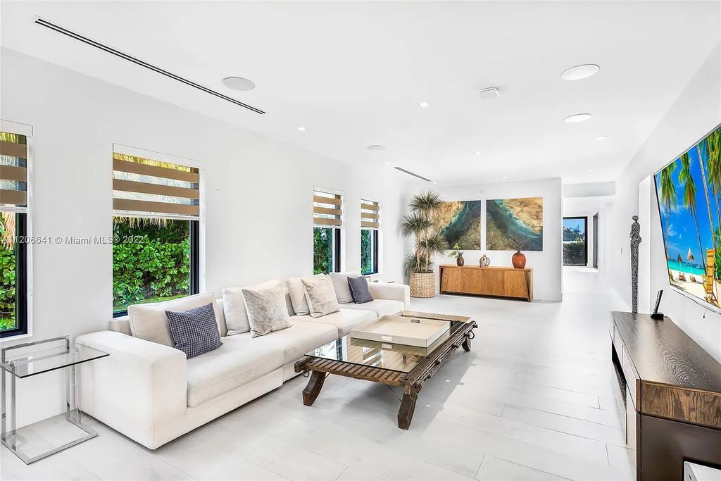 This 10,114 SF estate boasts an enviable sophisticated lifestyle complete with a guesthouse, 3-parking garages, gym, office, master suite with balcony, and more!