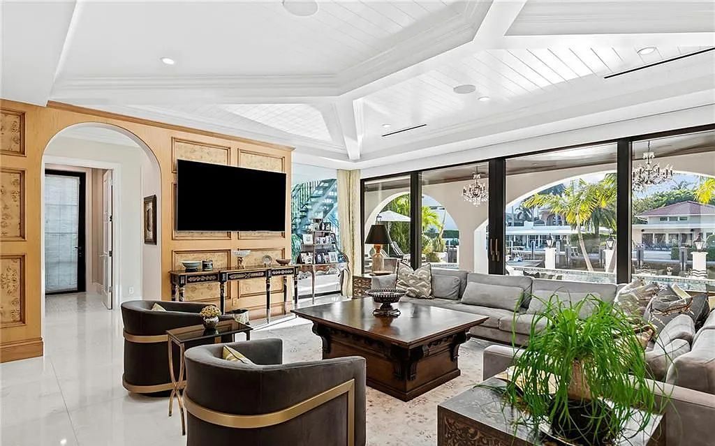 This stunning 5 bedroom / 7.5 bath luxury villa in Fort Lauderdale, FL offers the ultimate in waterfront living. With breathtaking views of the canal, a private dock, and a resort-style pool, this home is perfect for entertaining guests or simply relaxing and enjoying the Florida lifestyle.