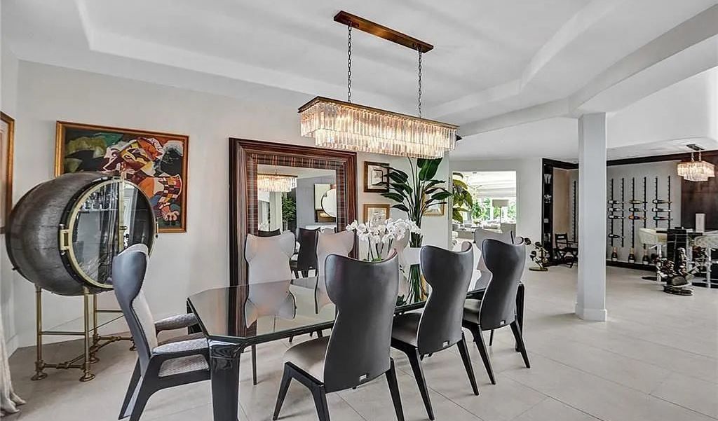 This fully renovated waterfront estate in Harbor Beach, Fort Lauderdale offers the best of both worlds: modern elegance and traditional charm. With over 8,000 square feet of living space, soaring ceilings, and an open floor plan, this home is perfect for entertaining.