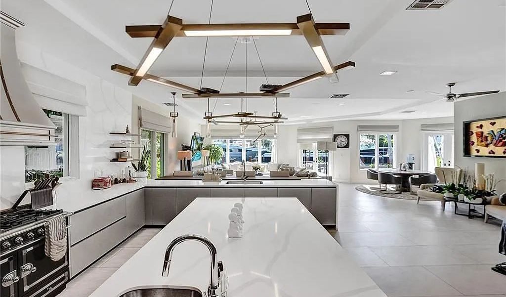 This fully renovated waterfront estate in Harbor Beach, Fort Lauderdale offers the best of both worlds: modern elegance and traditional charm. With over 8,000 square feet of living space, soaring ceilings, and an open floor plan, this home is perfect for entertaining.