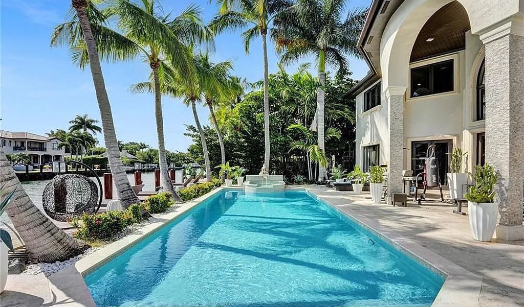 This fully renovated waterfront estate in Harbor Beach, Fort Lauderdale offers the best of both worlds: modern elegance and traditional charm. With over 8,000 square feet of living space, soaring ceilings, and an open floor plan, this home is perfect for entertaining.