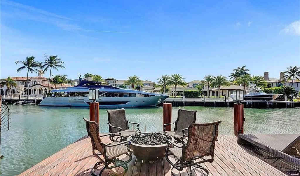 This fully renovated waterfront estate in Harbor Beach, Fort Lauderdale offers the best of both worlds: modern elegance and traditional charm. With over 8,000 square feet of living space, soaring ceilings, and an open floor plan, this home is perfect for entertaining.