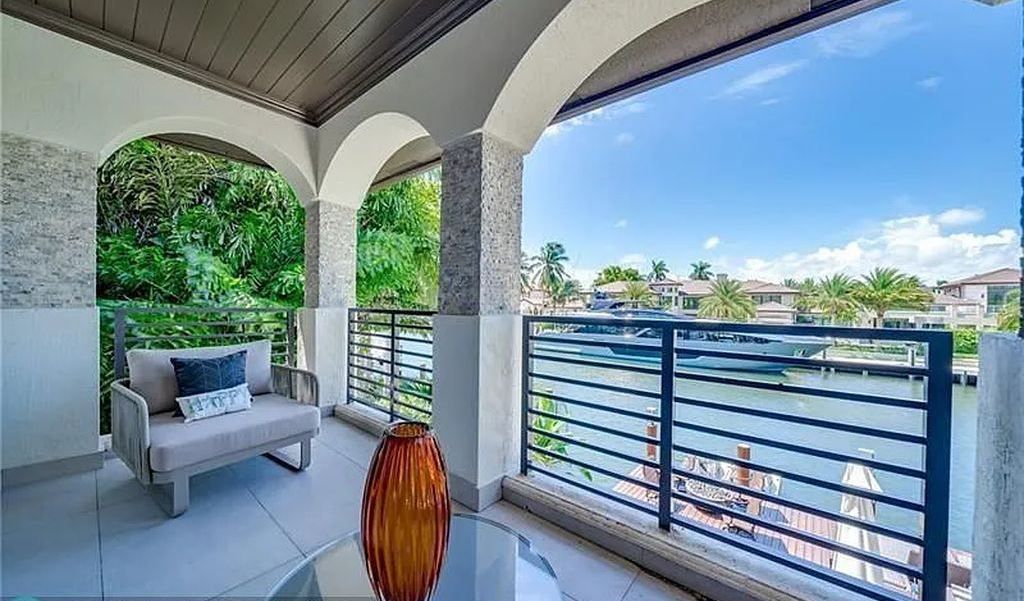 This fully renovated waterfront estate in Harbor Beach, Fort Lauderdale offers the best of both worlds: modern elegance and traditional charm. With over 8,000 square feet of living space, soaring ceilings, and an open floor plan, this home is perfect for entertaining.