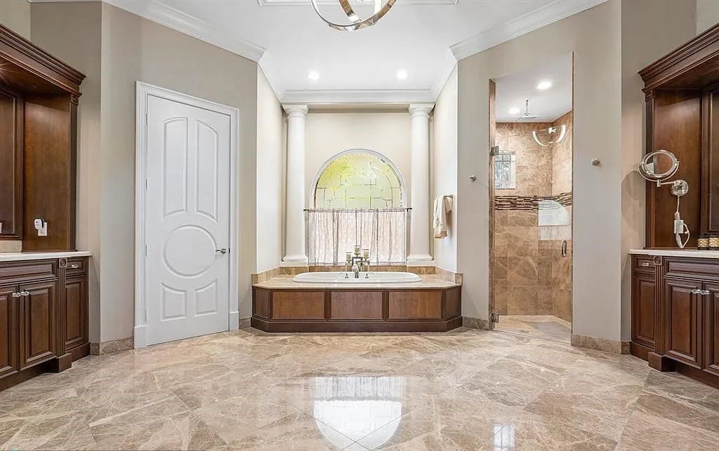 Gold Standard in Luxury & Privacy! Exceptional finishes, the finest craftsmanship, meticulous millwork & soaring vaulted groin coffered ceilings perfectly blend to create a sophisticated & special estate. Walls of impact glass welcome in soft natural light, views of the glorious pool & beautiful outdoor spaces throughout.