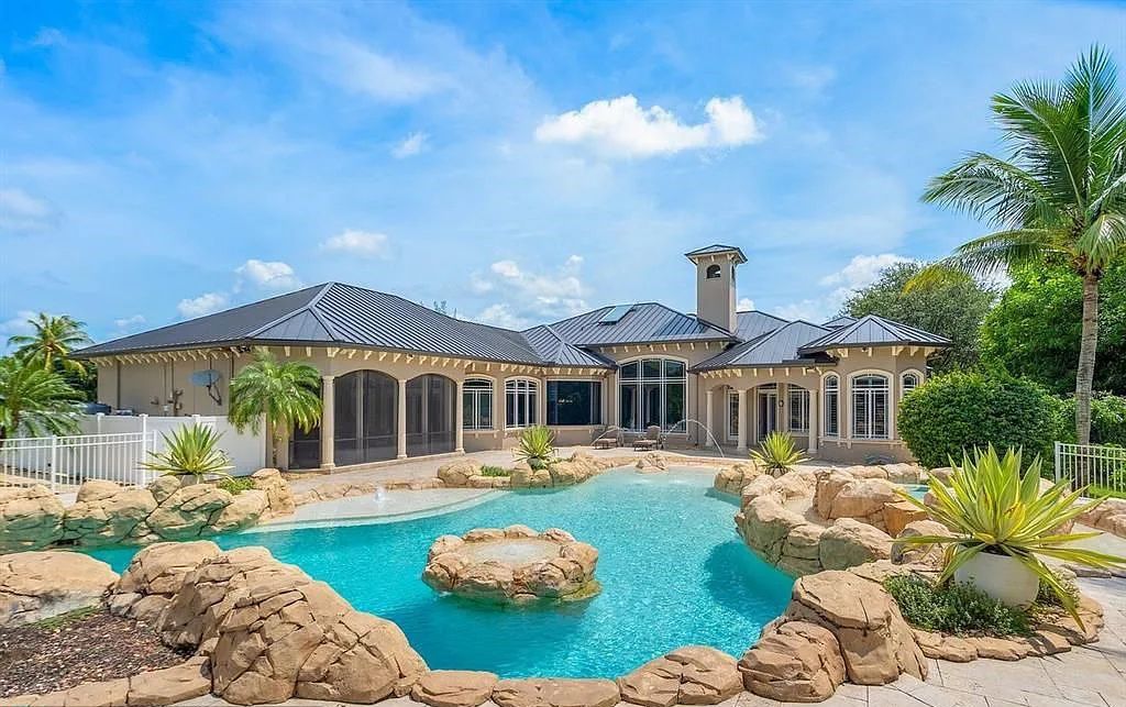 Gold Standard in Luxury & Privacy! Exceptional finishes, the finest craftsmanship, meticulous millwork & soaring vaulted groin coffered ceilings perfectly blend to create a sophisticated & special estate. Walls of impact glass welcome in soft natural light, views of the glorious pool & beautiful outdoor spaces throughout.