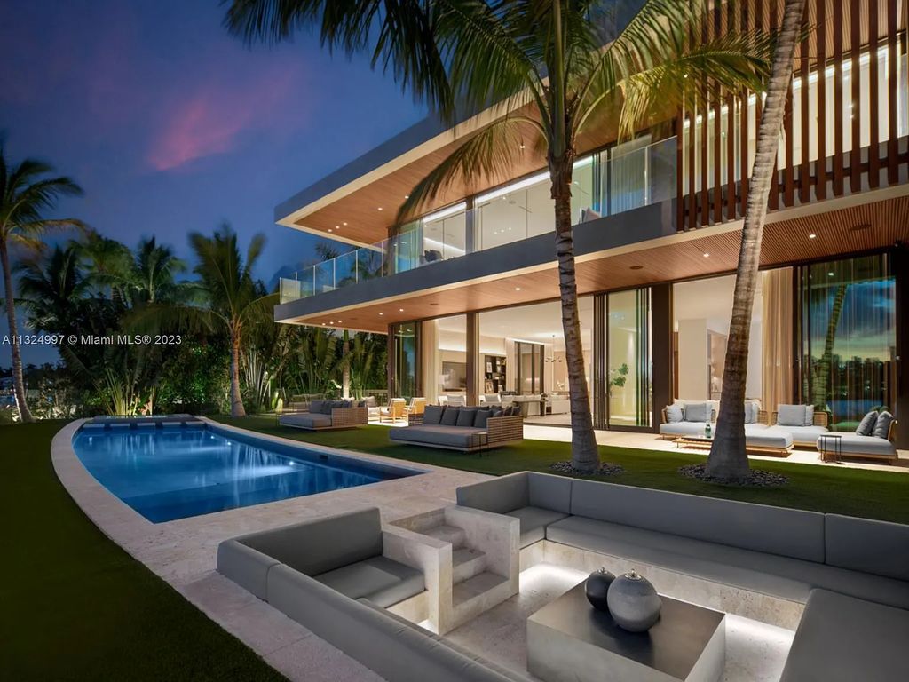 Experience the ultimate in island living at 28 West Dilido in Miami Beach. This stunning waterfront home offers stunning Downtown Skyline views, effortlessly chic interiors, and luxurious amenities, including a private dock and cinema screen.