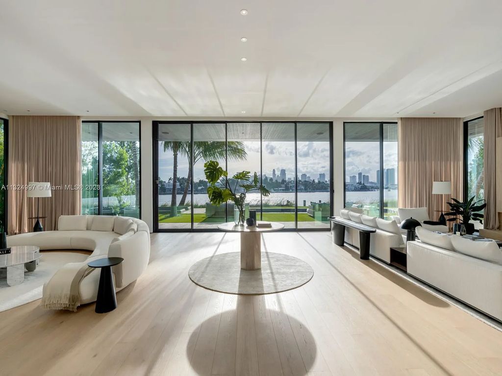 Experience the ultimate in island living at 28 West Dilido in Miami Beach. This stunning waterfront home offers stunning Downtown Skyline views, effortlessly chic interiors, and luxurious amenities, including a private dock and cinema screen.