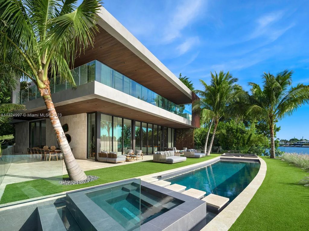 Experience the ultimate in island living at 28 West Dilido in Miami Beach. This stunning waterfront home offers stunning Downtown Skyline views, effortlessly chic interiors, and luxurious amenities, including a private dock and cinema screen.