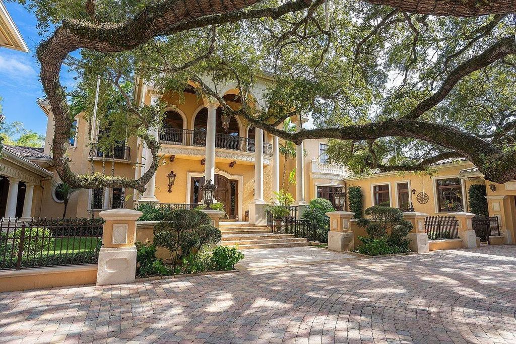 This majestic waterfront estate in Palm Beach Gardens is the ultimate in luxury living. Boasting 150 feet of deep water intracoastal access, no-fixed bridges, and a no wake zone, this compound is centrally located within minutes of the area's best restaurants, shopping, and highways.