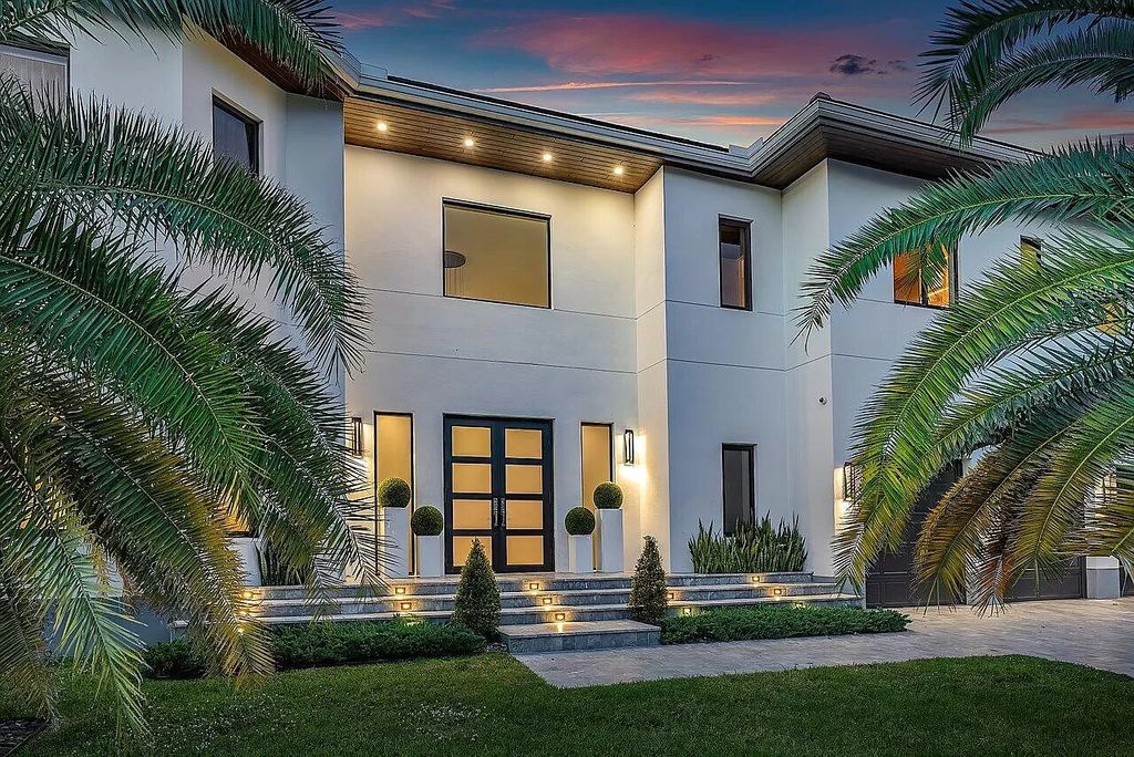 Indulge in the epitome of coastal elegance & contemporary luxury at this fully-renovated 5-bedroom haven. Featuring unparalleled water access, a chef's kitchen & stunning outdoor spaces, this Delray Beach estate is your gateway to tropical paradise.