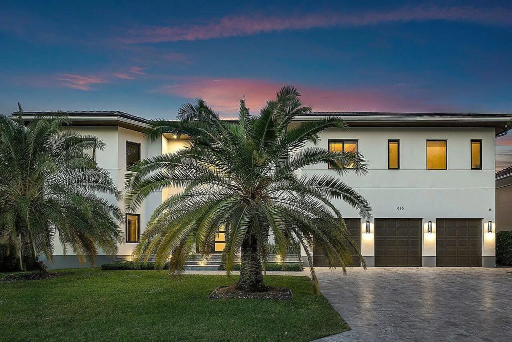 Indulge in the epitome of coastal elegance & contemporary luxury at this fully-renovated 5-bedroom haven. Featuring unparalleled water access, a chef's kitchen & stunning outdoor spaces, this Delray Beach estate is your gateway to tropical paradise.