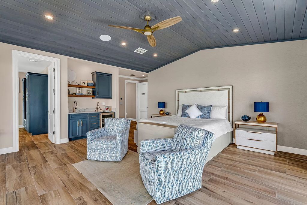 Wake up to waves lapping your private shore & breathtaking ocean views in this iconic Key Colony Beach retreat. 9 serene bedrooms, private pool, & endless entertainment space await in this coastal paradise. Luxury living redefined.