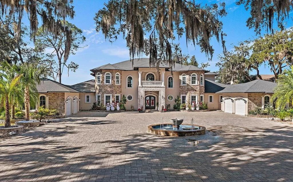 Experience luxury living in this modern riverfront estate in Jacksonville, FL. Featuring an infinity pool, fire features, hot tub, and more, this home is perfect for entertaining. Inside, find luxury finishes and a spacious floor plan. Schedule a showing today!