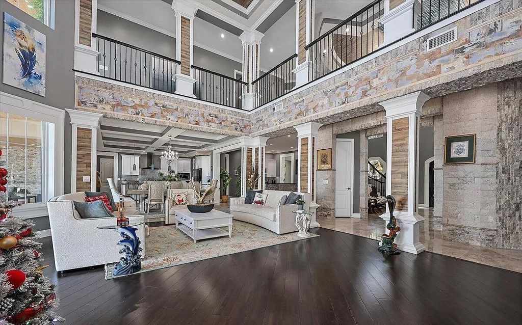 Experience luxury living in this modern riverfront estate in Jacksonville, FL. Featuring an infinity pool, fire features, hot tub, and more, this home is perfect for entertaining. Inside, find luxury finishes and a spacious floor plan. Schedule a showing today!