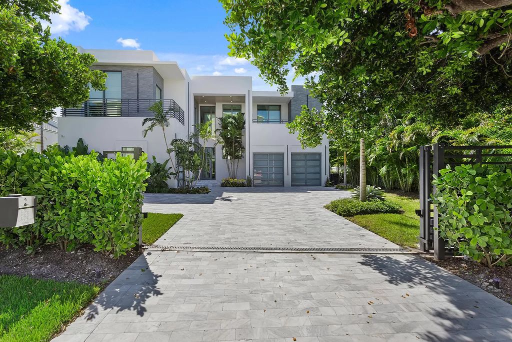 Dive into coastal living at this brand-new 5-bedroom masterpiece. Waterfront paradise with pool, dock and chic interiors steps from award-winning beaches and vibrant Delray Beach. Indoor/outdoor living redefined.