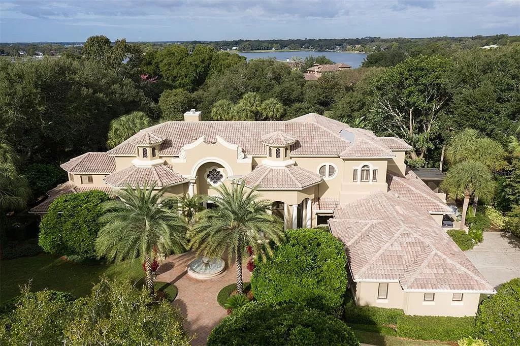 Unwind in this expansive 6,100+ square feet estate overlooking Isleworth's championship golf course. Custom details, a private pool and panoramic views await. 5 bedrooms, bonus room and stunning outdoor living.