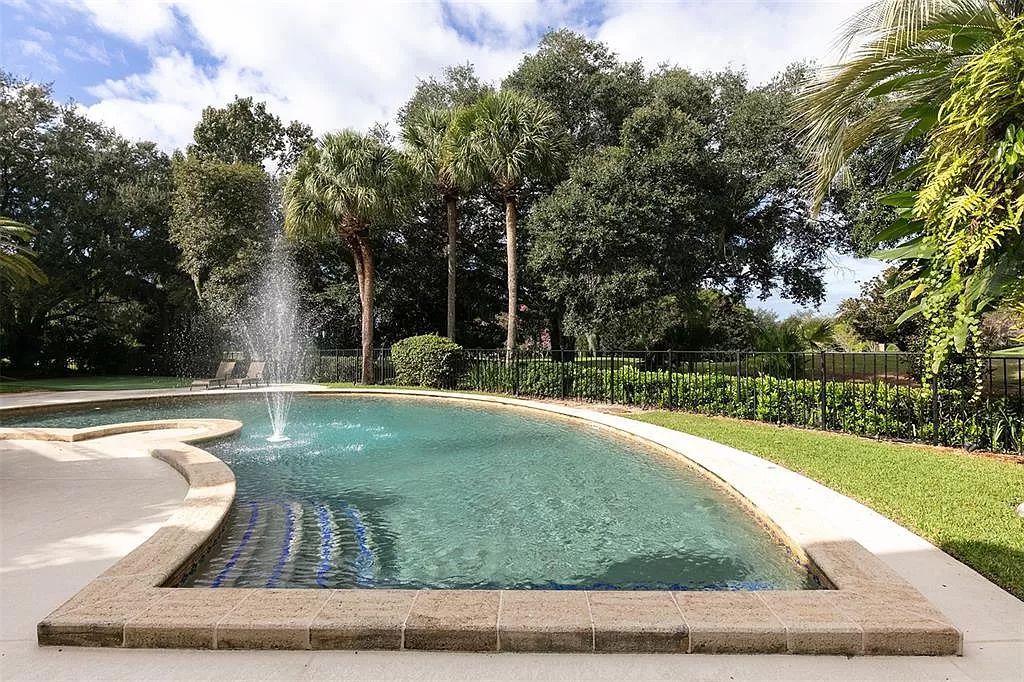 Unwind in this expansive 6,100+ square feet estate overlooking Isleworth's championship golf course. Custom details, a private pool and panoramic views await. 5 bedrooms, bonus room and stunning outdoor living.