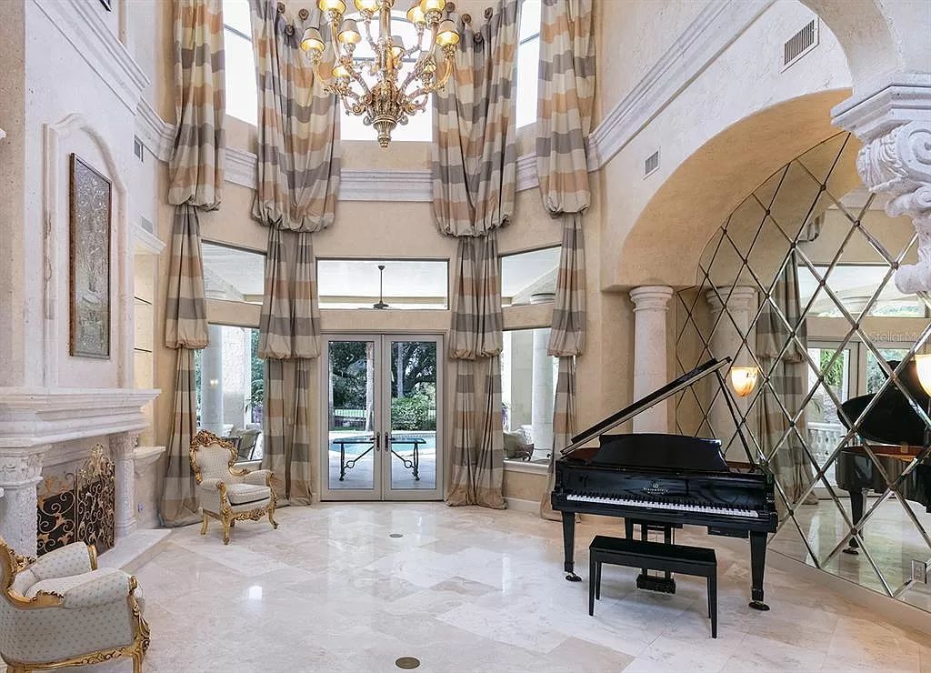 Unwind in this expansive 6,100+ square feet estate overlooking Isleworth's championship golf course. Custom details, a private pool and panoramic views await. 5 bedrooms, bonus room and stunning outdoor living.