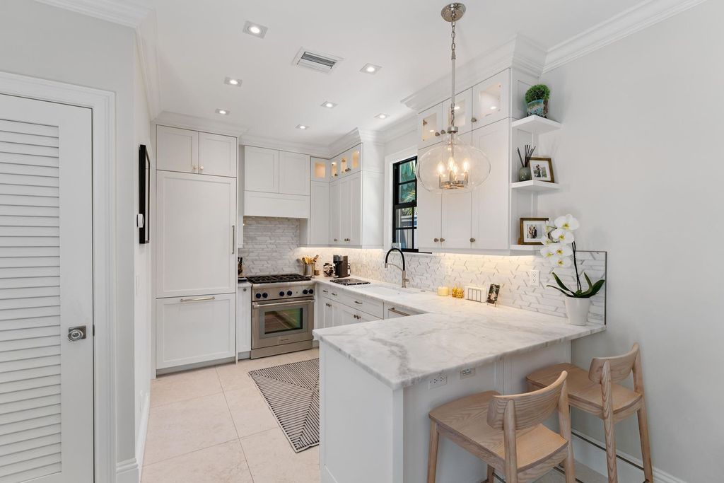 Step into timeless elegance at Villa Monceaux, a 2023 designer masterpiece nestled in the heart of West Palm Beach's coveted El Cid/Prospect Park. This 4-bedroom, 3-bathroom stunner boasts soaring cathedral ceilings, an open-concept layout, and top-of-the-line finishes throughout.