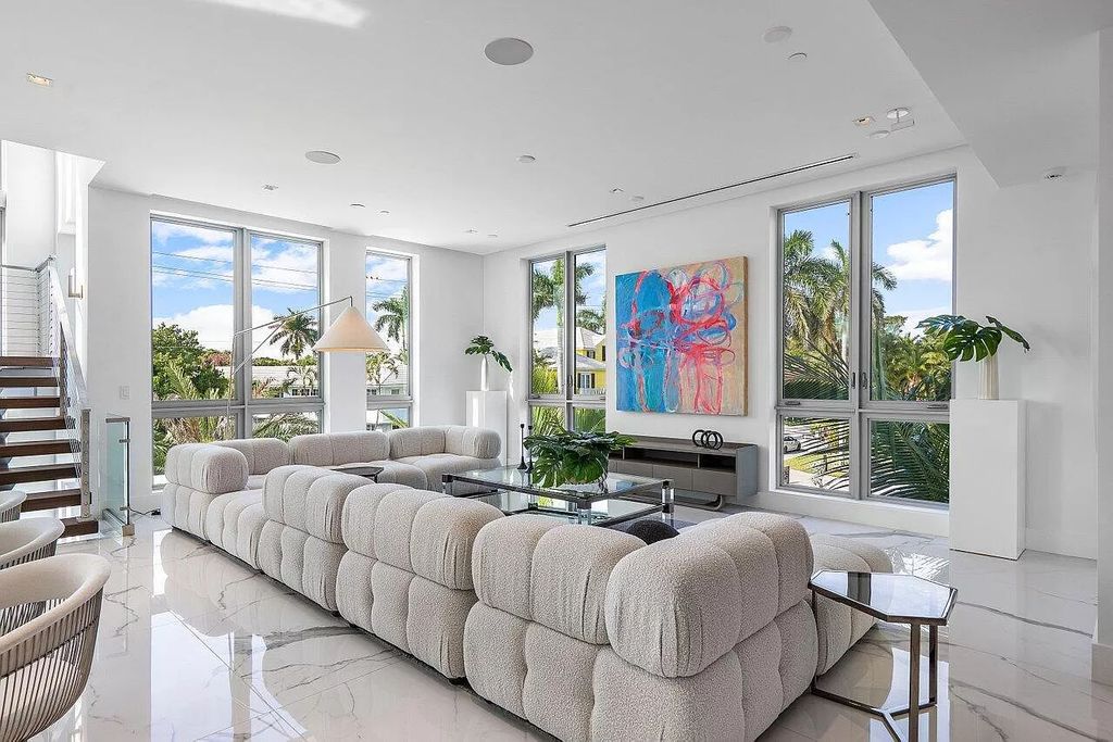 Experience Delray Beach's pinnacle of luxury living at CIELO. This architectural masterpiece boasts breathtaking ocean views, a custom glass elevator, and a rooftop oasis, all steps from the vibrant Atlantic Avenue.