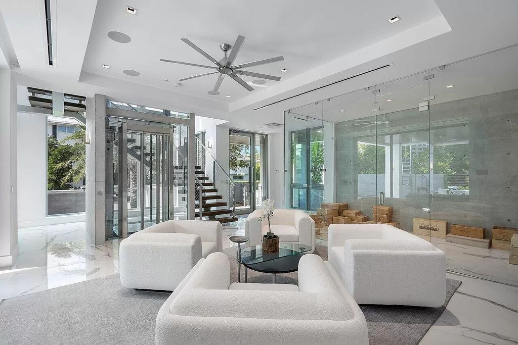 Experience Delray Beach's pinnacle of luxury living at CIELO. This architectural masterpiece boasts breathtaking ocean views, a custom glass elevator, and a rooftop oasis, all steps from the vibrant Atlantic Avenue.