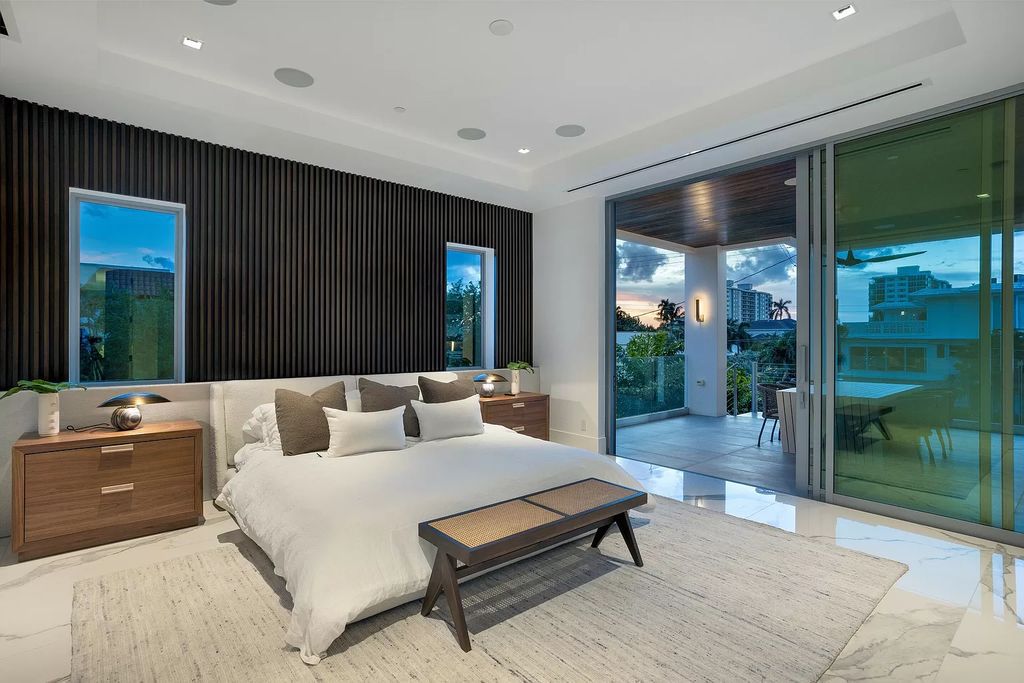 Experience Delray Beach's pinnacle of luxury living at CIELO. This architectural masterpiece boasts breathtaking ocean views, a custom glass elevator, and a rooftop oasis, all steps from the vibrant Atlantic Avenue.