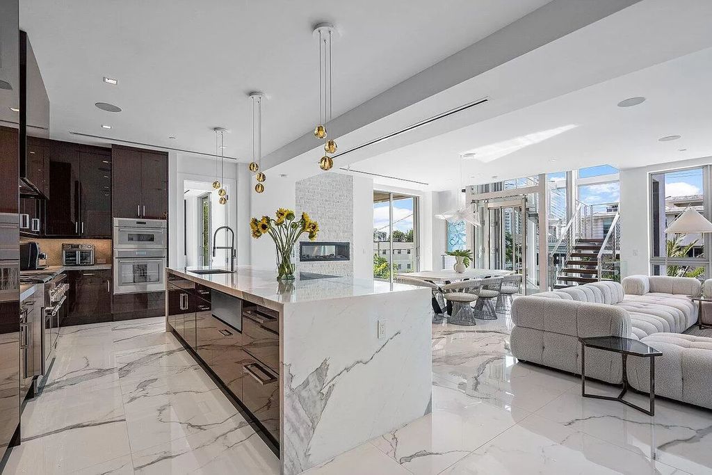 Experience Delray Beach's pinnacle of luxury living at CIELO. This architectural masterpiece boasts breathtaking ocean views, a custom glass elevator, and a rooftop oasis, all steps from the vibrant Atlantic Avenue.