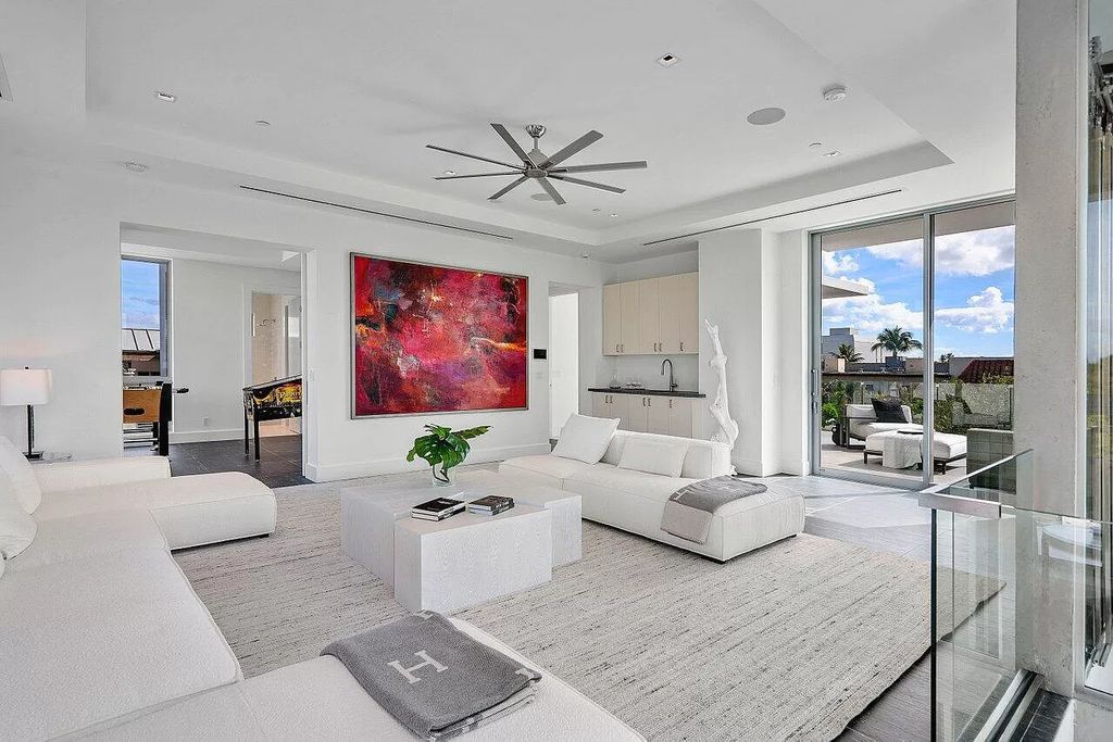 Experience Delray Beach's pinnacle of luxury living at CIELO. This architectural masterpiece boasts breathtaking ocean views, a custom glass elevator, and a rooftop oasis, all steps from the vibrant Atlantic Avenue.