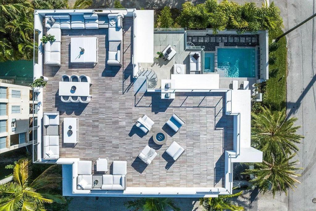 Experience Delray Beach's pinnacle of luxury living at CIELO. This architectural masterpiece boasts breathtaking ocean views, a custom glass elevator, and a rooftop oasis, all steps from the vibrant Atlantic Avenue.