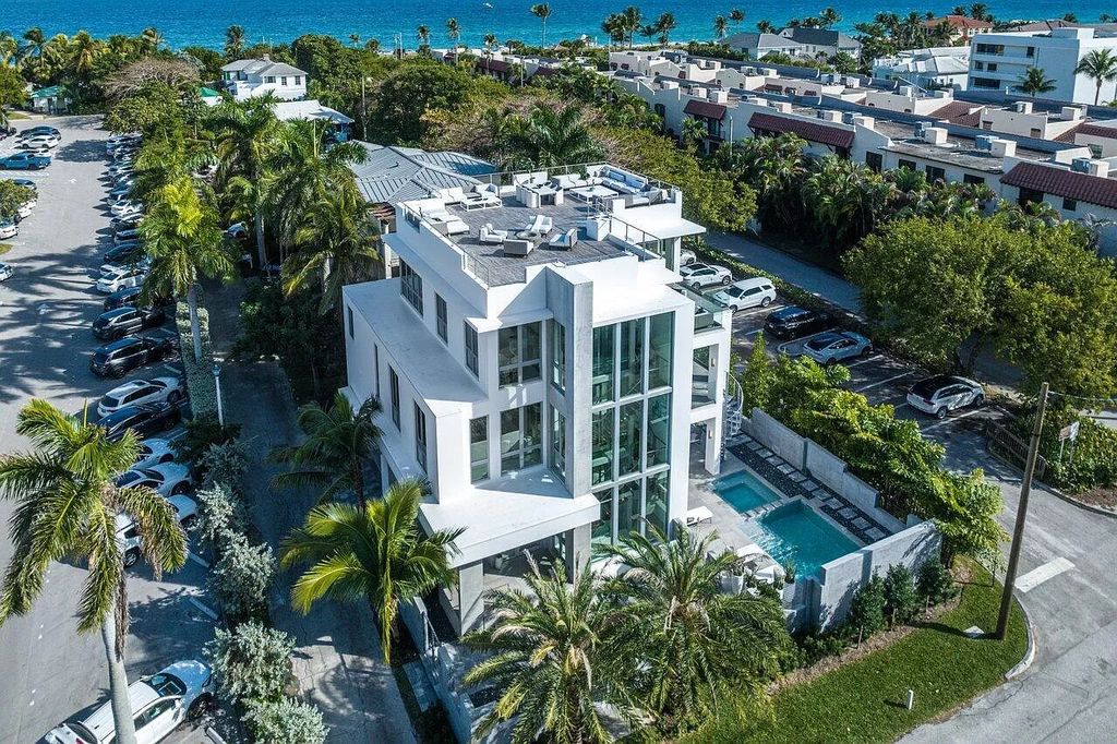 Experience Delray Beach's pinnacle of luxury living at CIELO. This architectural masterpiece boasts breathtaking ocean views, a custom glass elevator, and a rooftop oasis, all steps from the vibrant Atlantic Avenue.