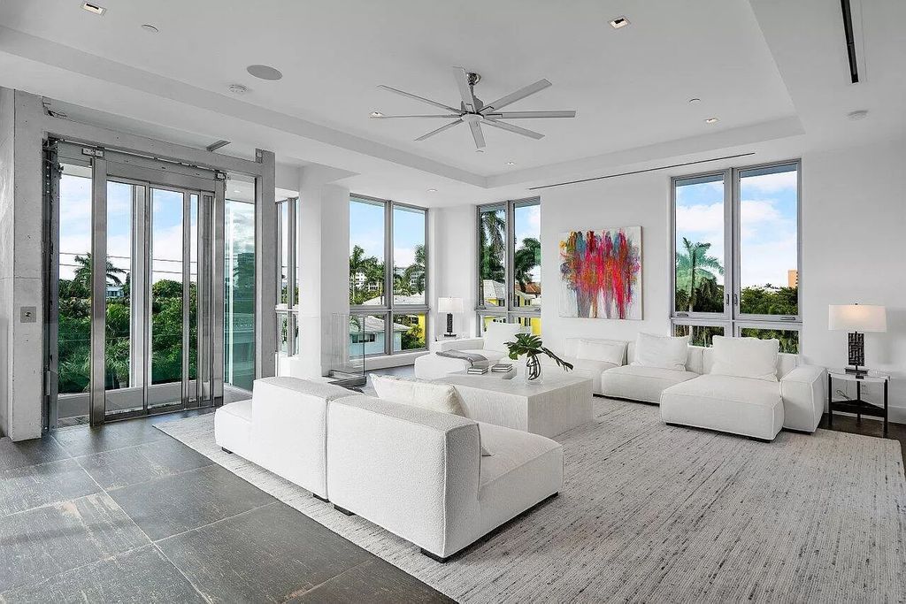 Experience Delray Beach's pinnacle of luxury living at CIELO. This architectural masterpiece boasts breathtaking ocean views, a custom glass elevator, and a rooftop oasis, all steps from the vibrant Atlantic Avenue.