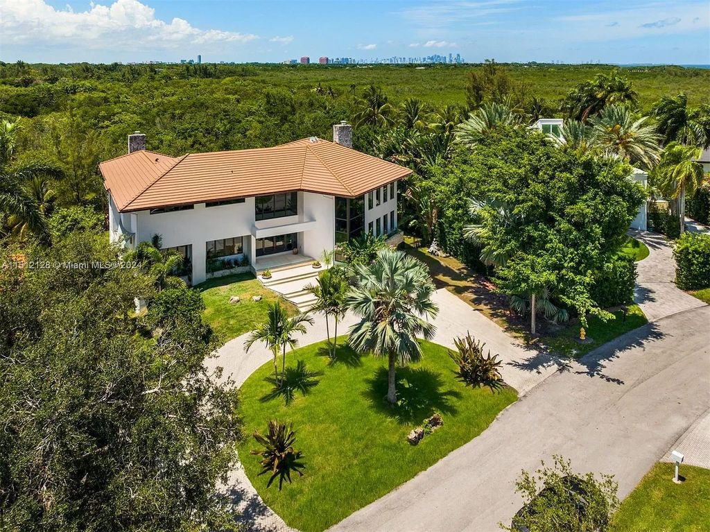 Experience ultimate waterfront living in this fully renovated 3-story masterpiece. 22ft ceilings, gourmet kitchen, luxurious master suite and private gym. Gated community, boat slip and top schools. Your dream home awaits!