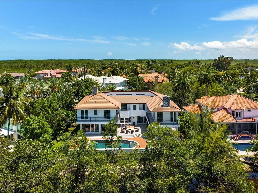 Experience ultimate waterfront living in this fully renovated 3-story masterpiece. 22ft ceilings, gourmet kitchen, luxurious master suite and private gym. Gated community, boat slip and top schools. Your dream home awaits!