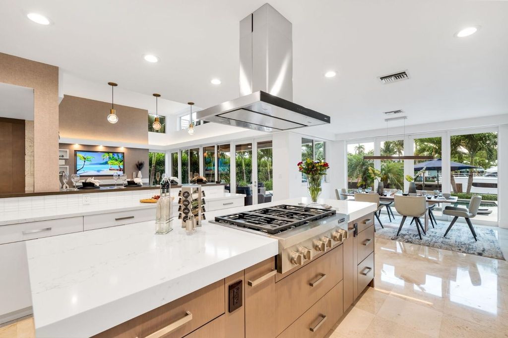 Immerse yourself in waterfront living in this stunning 4BR/4.5BA Las Olas residence. Chef's kitchen, seamless indoor/outdoor flow, pool and spa, steps to Las Olas, beach and more! Experience ultimate Fort Lauderdale luxury.