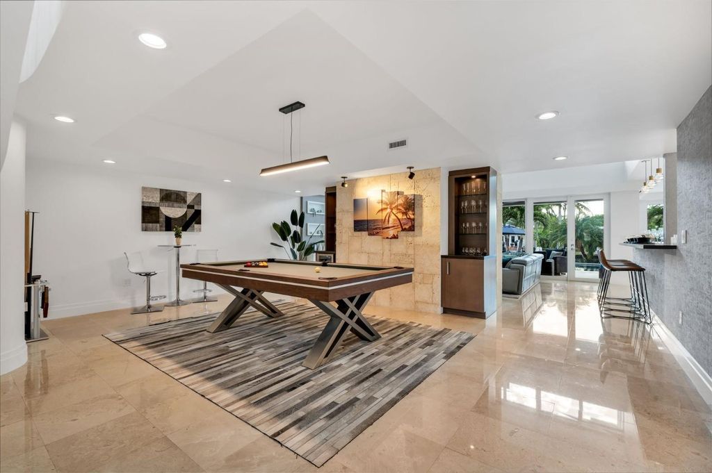 Immerse yourself in waterfront living in this stunning 4BR/4.5BA Las Olas residence. Chef's kitchen, seamless indoor/outdoor flow, pool and spa, steps to Las Olas, beach and more! Experience ultimate Fort Lauderdale luxury.