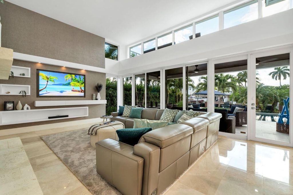 Immerse yourself in waterfront living in this stunning 4BR/4.5BA Las Olas residence. Chef's kitchen, seamless indoor/outdoor flow, pool and spa, steps to Las Olas, beach and more! Experience ultimate Fort Lauderdale luxury.