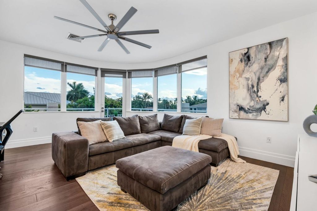 Immerse yourself in waterfront living in this stunning 4BR/4.5BA Las Olas residence. Chef's kitchen, seamless indoor/outdoor flow, pool and spa, steps to Las Olas, beach and more! Experience ultimate Fort Lauderdale luxury.