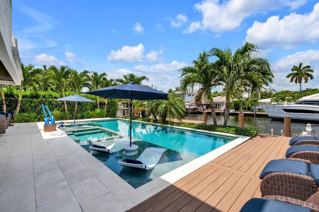 Immerse yourself in waterfront living in this stunning 4BR/4.5BA Las Olas residence. Chef's kitchen, seamless indoor/outdoor flow, pool and spa, steps to Las Olas, beach and more! Experience ultimate Fort Lauderdale luxury.