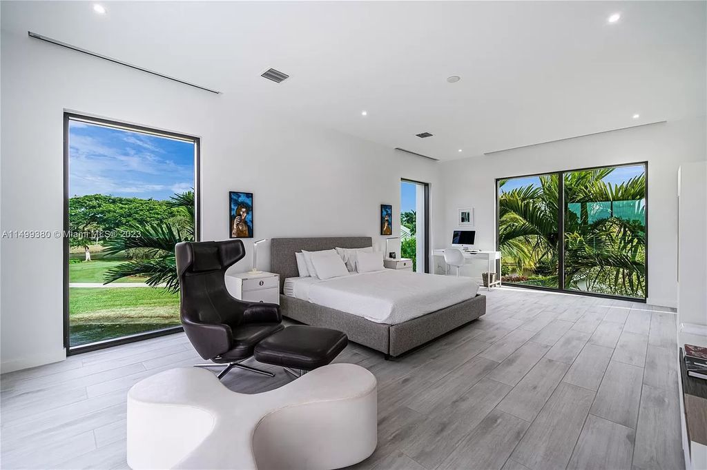 Live in grandeur in this stunning 2-story residence nestled on a quiet cul-de-sac in prestigious St. Andrew's. Magnificent architecture, exquisite finishes, & panoramic golf course views await.