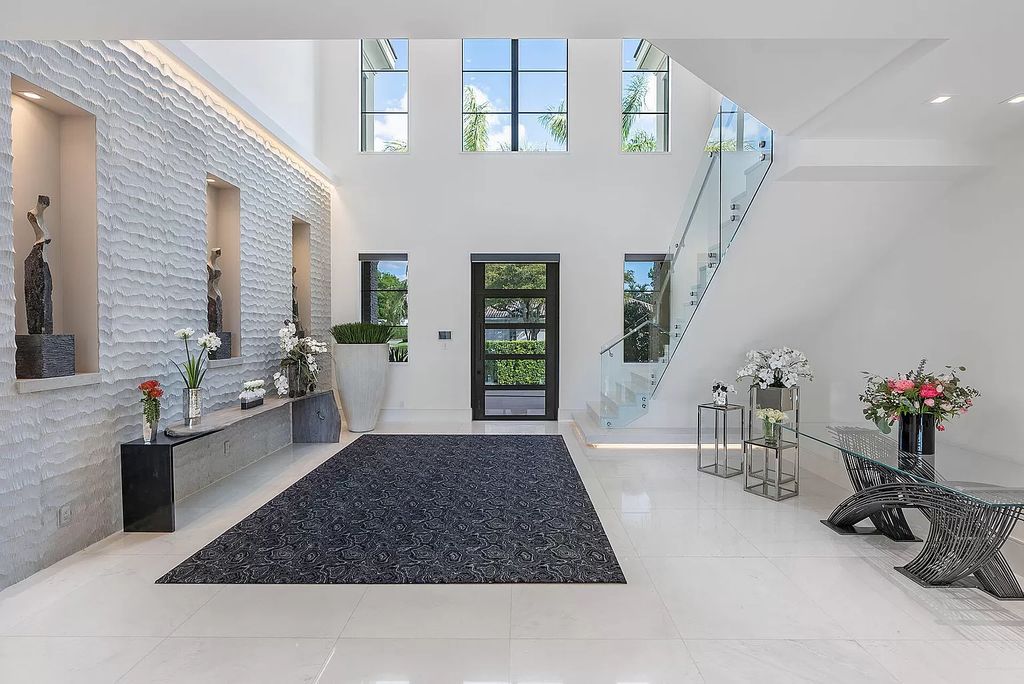 Unparalleled luxury awaits at 290 South Maya Palm Drive: 5 bedrooms, 6.2 baths, 9,000+ sqft of coastal-glam living with 140' waterfront, infinity pool and resort-style backyard. Agate walls, marble fireplaces and designer details. Boca Raton living redefined.