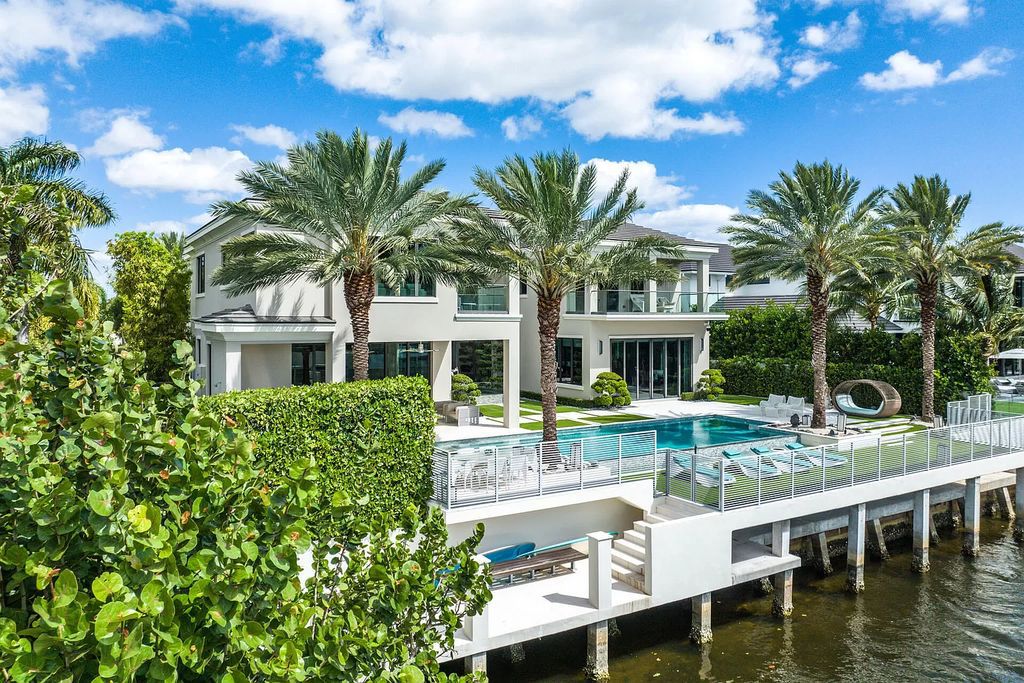 Unparalleled luxury awaits at 290 South Maya Palm Drive: 5 bedrooms, 6.2 baths, 9,000+ sqft of coastal-glam living with 140' waterfront, infinity pool and resort-style backyard. Agate walls, marble fireplaces and designer details. Boca Raton living redefined.