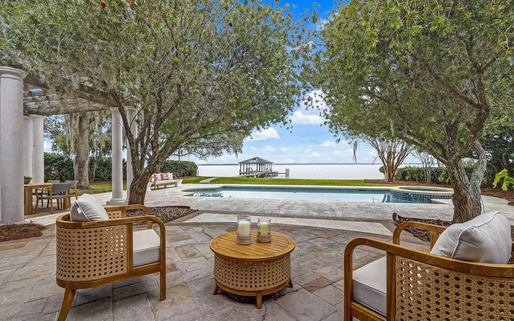 Experience timeless sophistication on the St. Johns River. This 6,857 sq ft estate boasts 5 bedrooms, 7.5 baths, private dock, & endless opportunities.