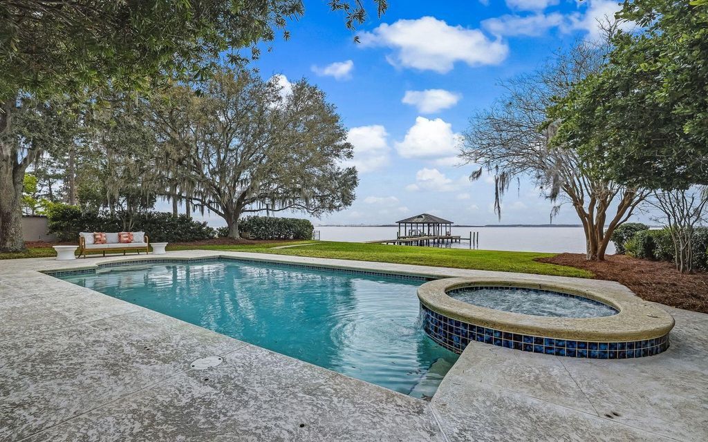 Experience timeless sophistication on the St. Johns River. This 6,857 sq ft estate boasts 5 bedrooms, 7.5 baths, private dock, & endless opportunities.